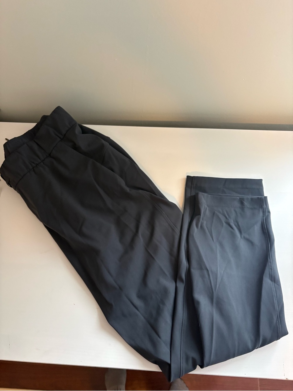 lululemon athletica grey on the fly 7/8 pants size 8